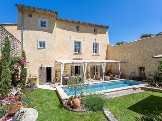 Pernes Les Fontaines Immobilier De Luxe Et Villas En Vente Proprietes De Prestige A Pernes Les Fontaines Luxuryestate Com