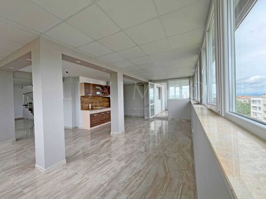 Apartment / Etagenwohnung in Burgas, Obshtina Burgas