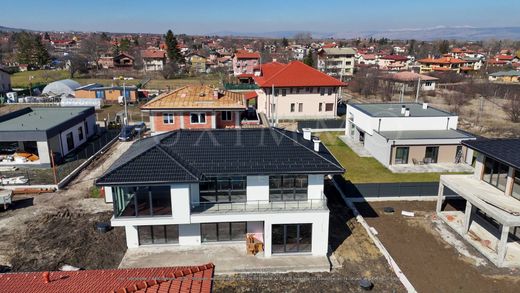 Townhouse in Prolesha, Obshtina Bozhurishte