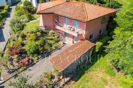 Villa in Castel San Pietro, Mendrisio District