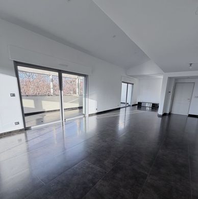 Apartment / Etagenwohnung in Nîmes, Gard