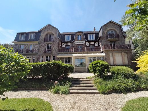 Bagnoles-de-l'Orne, Orneの高級住宅