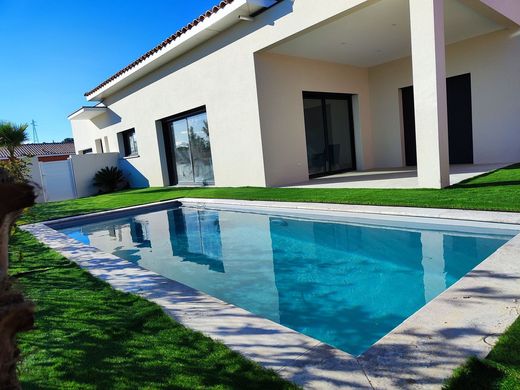 Luxury home in Nézignan-l'Évêque, Hérault