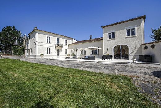 Land in Escoussans, Gironde
