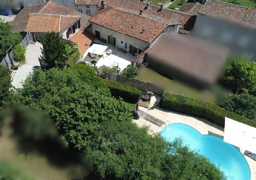 Luksusowy dom w Nanteuil-en-Vallée, Charente