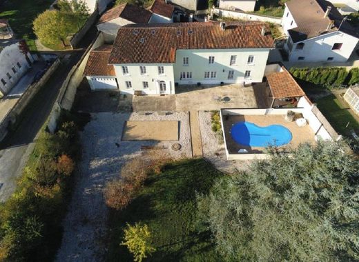 Luxury home in Aigre, Charente