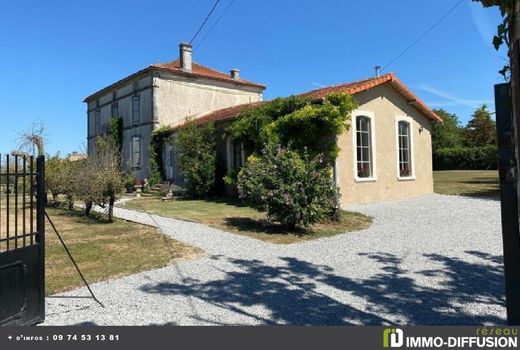 Luxus-Haus in Villefagnan, Charente