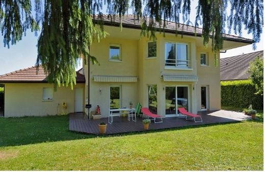 Luksusowy dom w Saint-Genis-Pouilly, Ain
