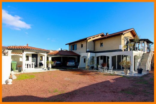 Luxury home in La Boisse, Ain