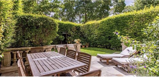 Apartment in Tassin-la-Demi-Lune, Rhône