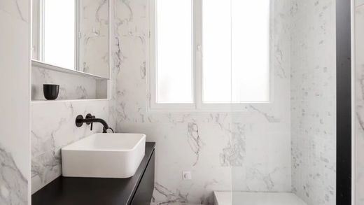 Apartment in La Muette, Auteuil, Porte Dauphine, Paris