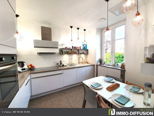 Apartment / Etagenwohnung in Annemasse, Haute-Savoie