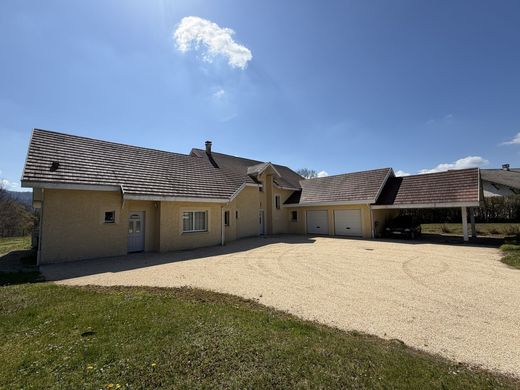 Элитный дом, Saint-Geoire-en-Valdaine, Isère