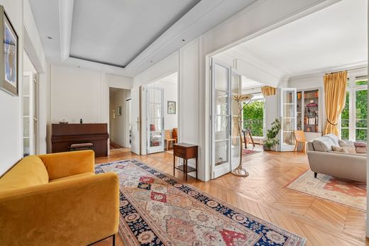 Apartment in Neuilly-sur-Seine, Hauts-de-Seine