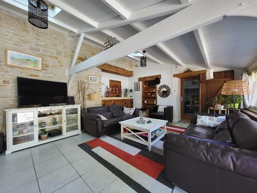 Luxury home in Vouhé, Charente-Maritime
