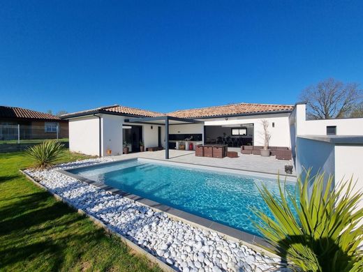 Luxury home in Bessières, Upper Garonne