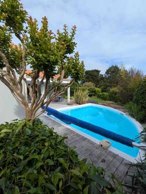 Luxury home in Château-d'Olonne, Vendée