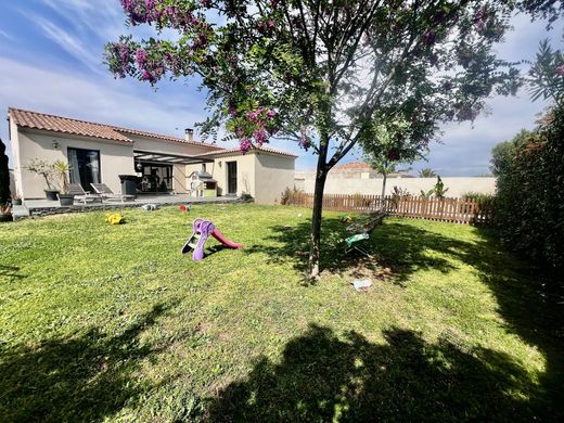 Luxury home in Saint-Gilles, Gard