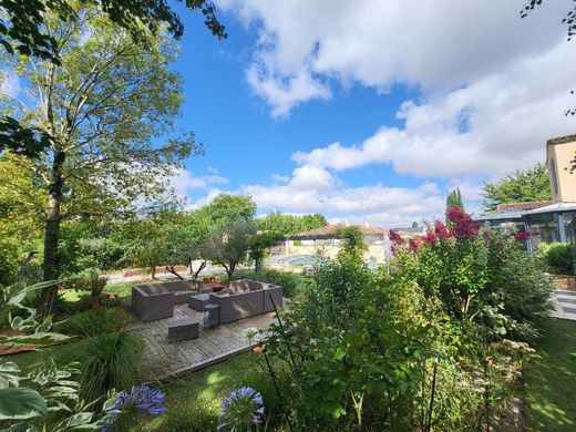 Luxury home in Saint-Jean-d'Angély, Charente-Maritime