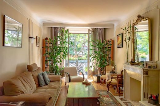 Apartment in La Muette, Auteuil, Porte Dauphine, Paris