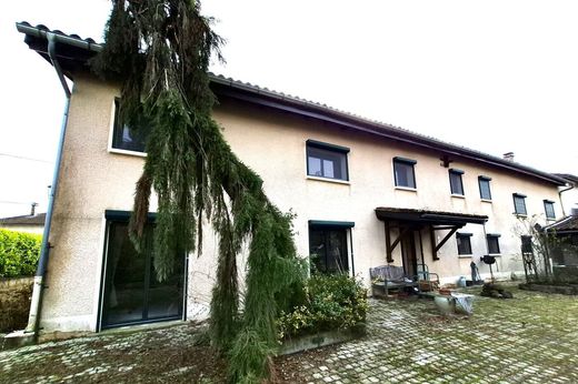 Luxe woning in Chalamont, Ain