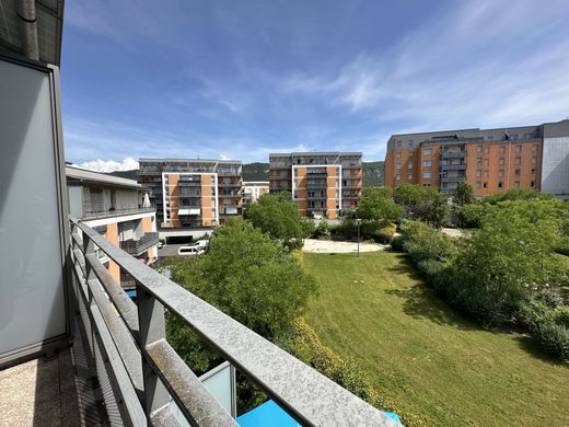 Apartment / Etagenwohnung in Seynod, Haute-Savoie