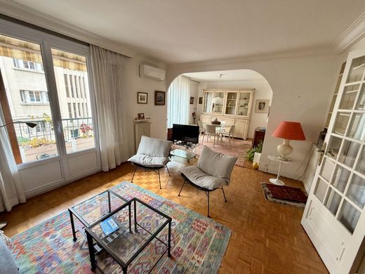 Apartment / Etagenwohnung in Aix-en-Provence, Bouches-du-Rhône