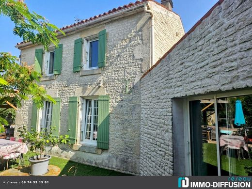 Luxus-Haus in Aigrefeuille-d'Aunis, Charente-Maritime