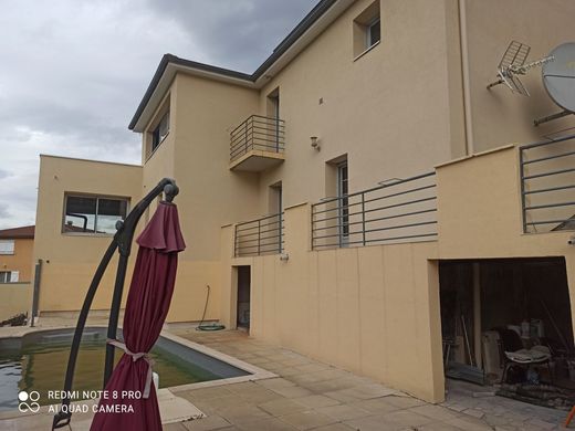 Edificio en Saint-Étienne, Loira