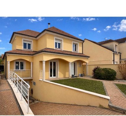 Luxury home in Ozoir-la-Ferrière, Seine-et-Marne