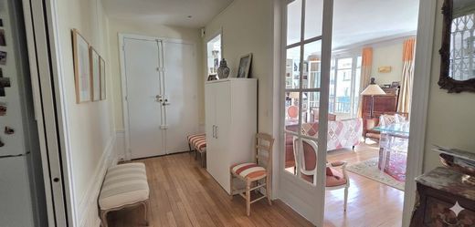 Apartment in La Muette, Auteuil, Porte Dauphine, Paris