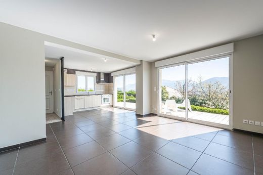 Piso / Apartamento en Poisy, Alta Saboya