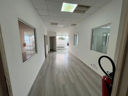 Офис, La Possession, Réunion