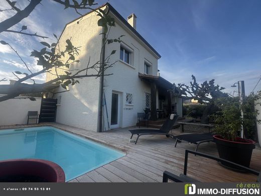 Luxury home in Saint-Gilles, Gard