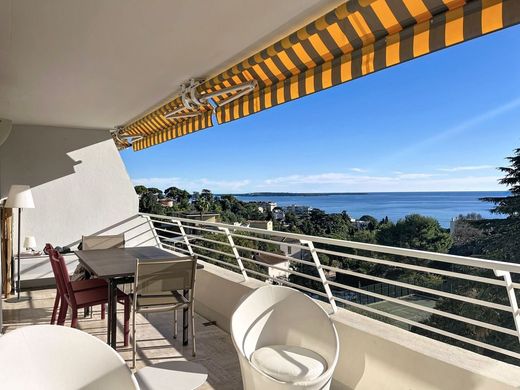 Apartment / Etagenwohnung in Cannes, Alpes-Maritimes