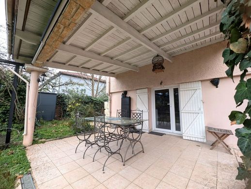 Luxury home in Meyzieu, Rhône