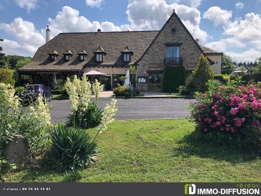 公寓楼  Neuvéglise, Cantal