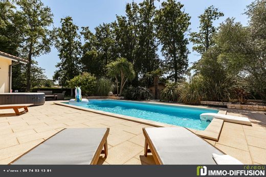 Luxury home in Saumos, Gironde