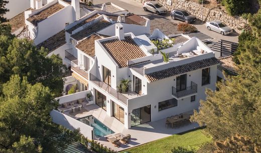 Villa multifamiliale à Nueva Andalucia, Malaga
