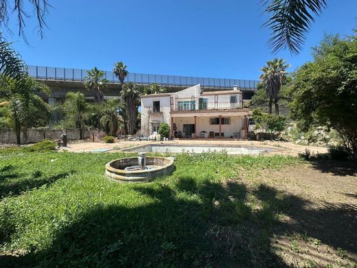 Detached House in Nueva Andalucia, Malaga