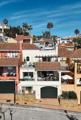 Townhouse in Nueva Andalucia, Malaga