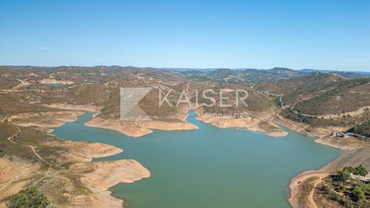 Terrain à São Bartolomeu de Messines, Silves