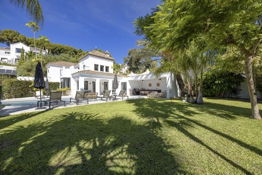 Detached House in El Paraíso, Malaga