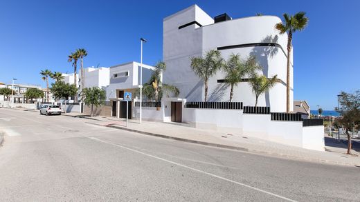 Villa in Guardamar del Segura, Province of Alicante