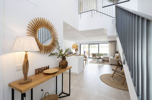 Townhouse in El Chaparral, Malaga