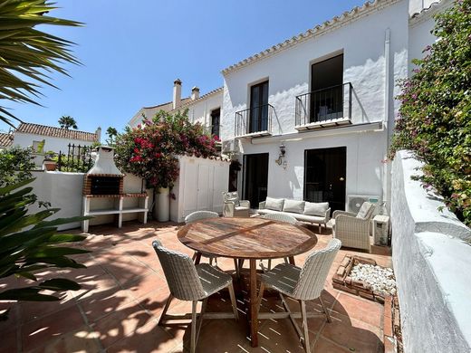 Townhouse in Nueva Andalucia, Malaga