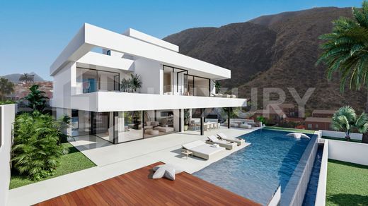 Luxury home in Los Cristianos, Province of Santa Cruz de Tenerife