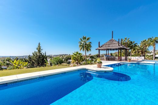 Apartment in Nueva Andalucia, Malaga