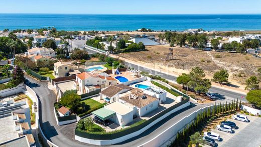 Villa for sale in Albufeira e Olhos de Água