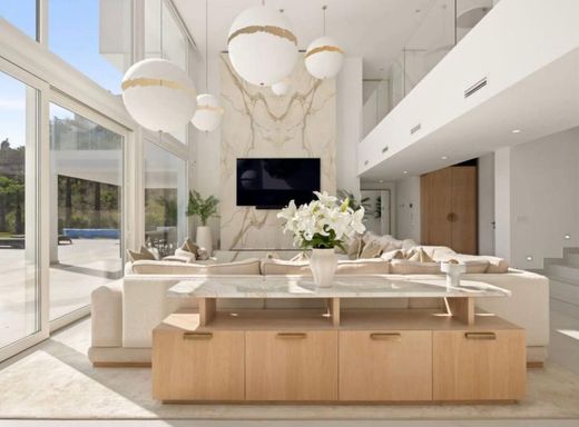 Detached House in La Mairena, Malaga